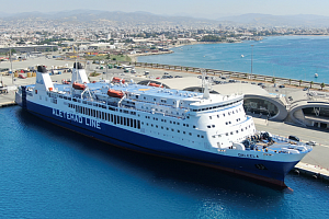 Πλοίο προς Πειραιά: Εξαφανίζονται τα εισιτήρια - Ελάχιστες θέσεις για τον Αύγουστο