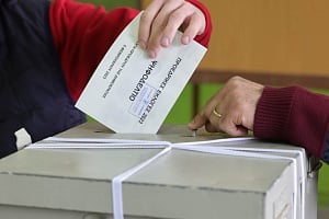 Αχταρμάς με τις μετακινήσεις ψηφοφόρων - Τρέχει για ξεκαθαρίσμα η υπηρεσία Εκλογών