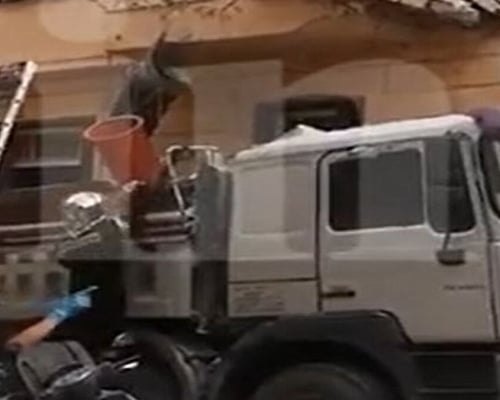 Πασαλιμάνι: Βίντεο ντοκουμέντο λίγα λεπτά μετά την κατάρρευση του κτιρίου - Το φορτηγό που σκοτώθηκε ο αστυνομικός