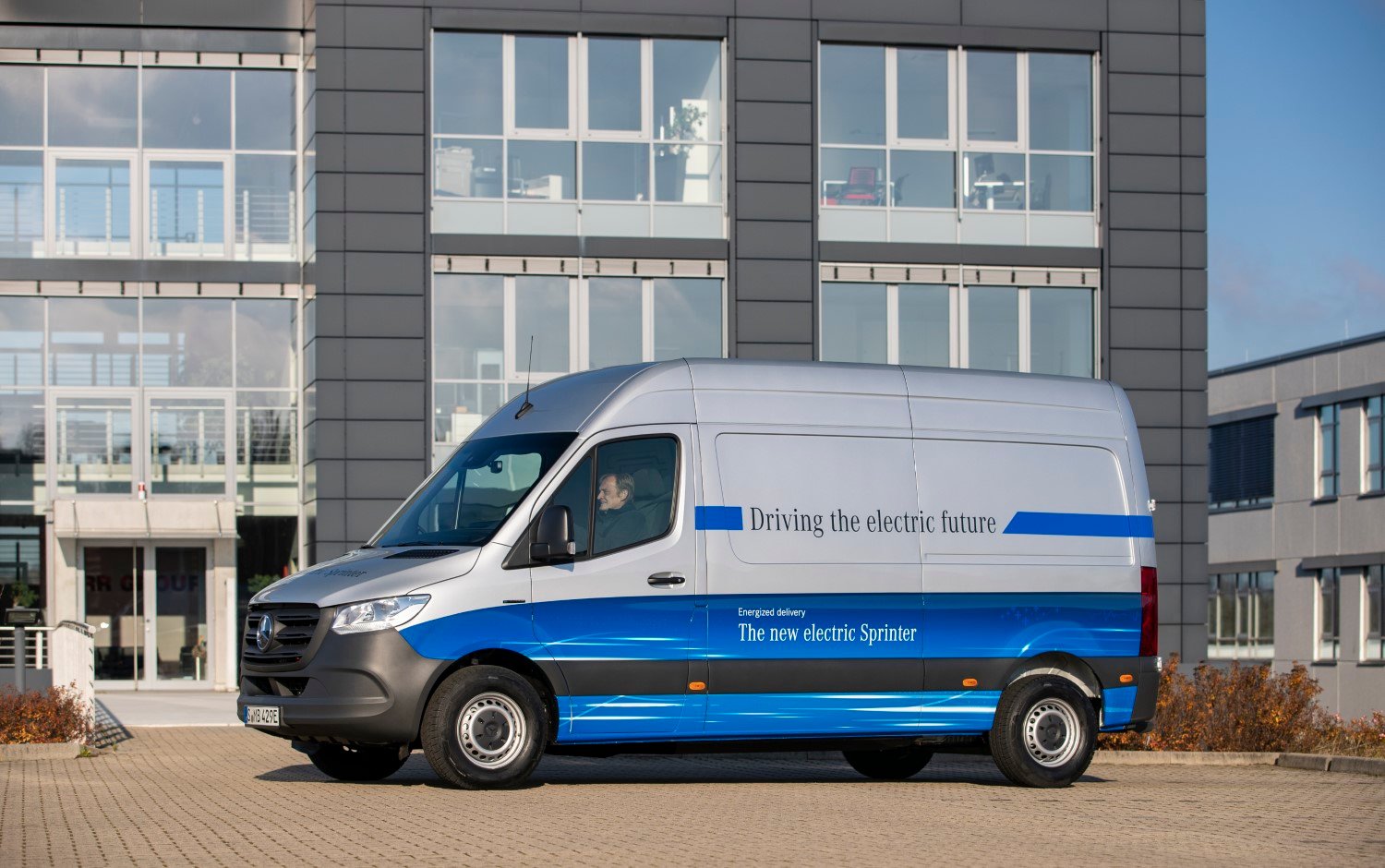 Mercedes-Benz_eSprinter_-2.jpg