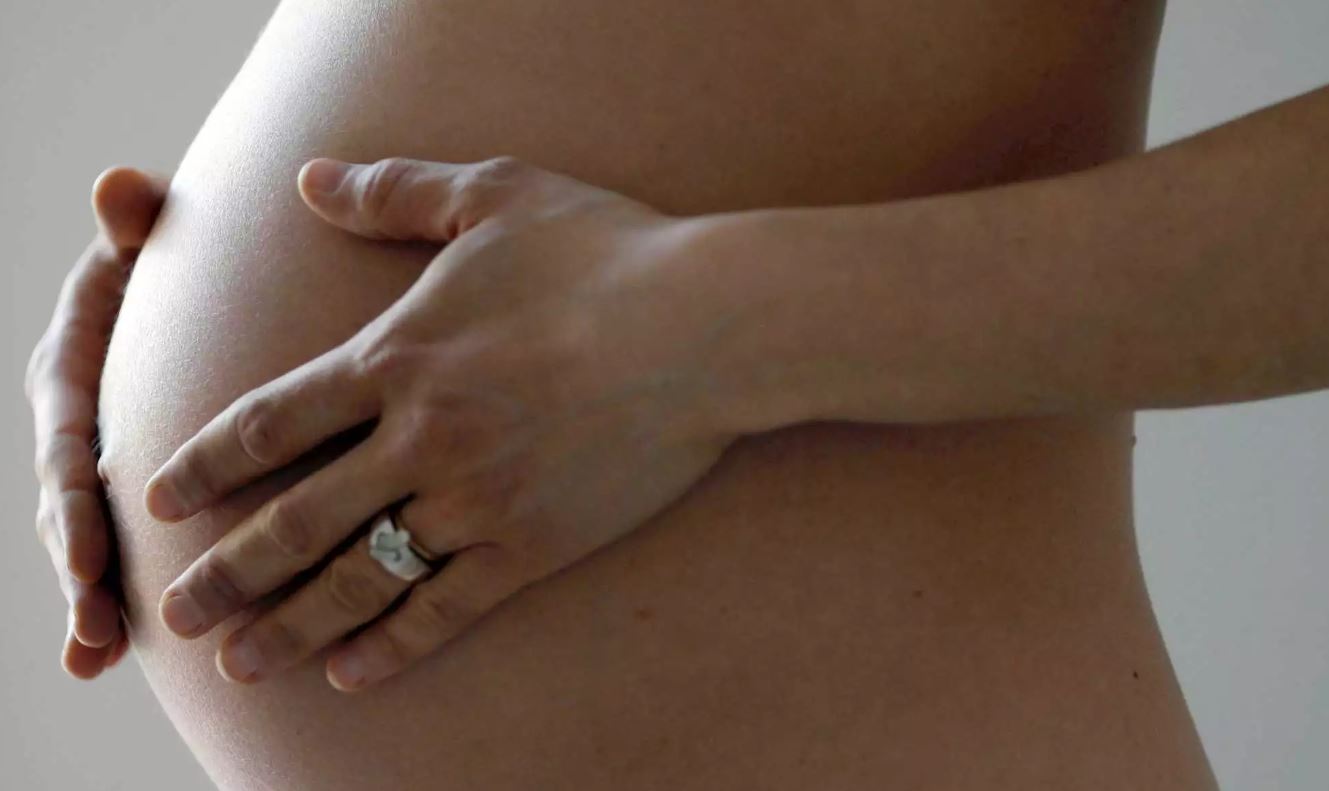 «Κυοφορούσε» επί 9 χρόνια το νεκρό μωρό της – Το έμβρυο έγινε πέτρα κι η γυναίκα πέθανε