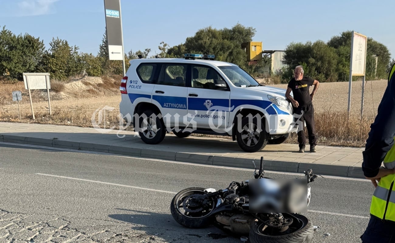 Κρίσιμα ο μοτοσικλετιστής που συγκρούστηκε με αρθρωτό φορτηγό στη Δρομολαξιά (pics)