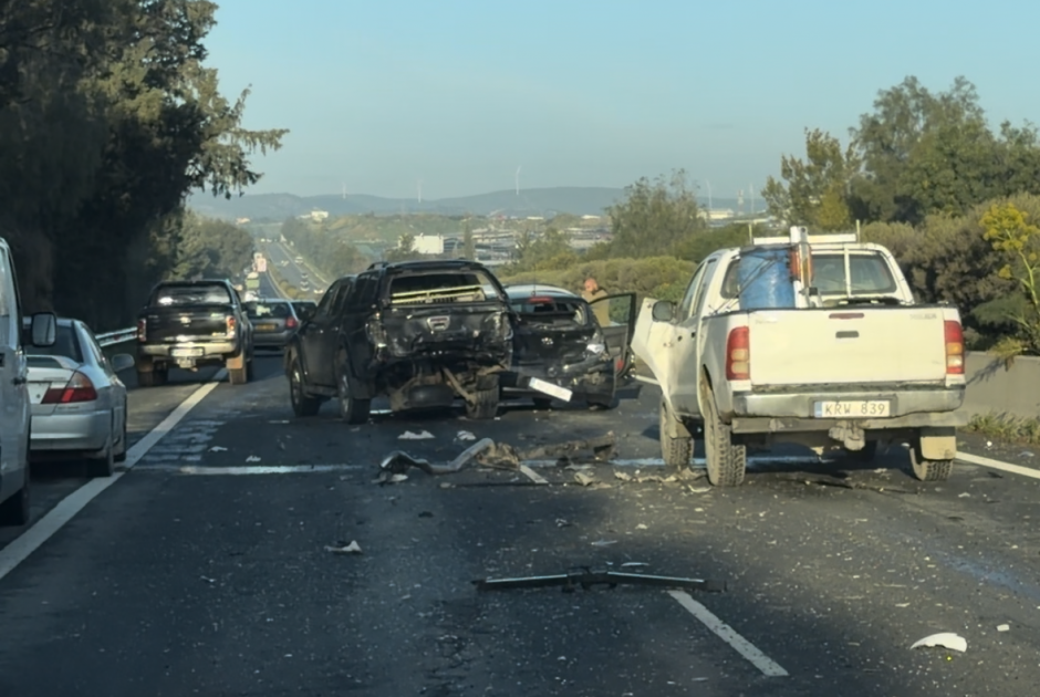 Τροχαίο με τρία οχήματα πριν τον κυκλικό κόμβο Ριζοελιάς - Κυκλοφοριακό κομφούζιο στην περιοχή (ΒΙΝΤ