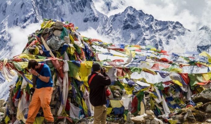 Έβερεστ: το σύμβολο, η πρόκληση και το τίμημα του υπερτουρισμού