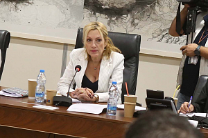 «Αχαπαροσύνη σε κλίμακες Α16» – Δριμεία επίθεση από Ειρήνη Χαραλαμπίδου σε πρώην Διευθυντή του ΤΟΜ