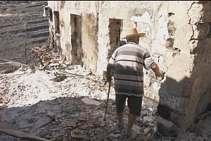 «Χαζίρι να κρούσω, εγλίτωσα»: Από ένα τηλεφώνημα σώθηκε από την φονική πυρκαγιά ο κύριος Λεωνίδας