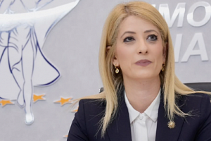 Αννίτα για πολλαπλές συντάξεις: «Κανείς αξιωματούχος αν μην λαμβάνει μισθό και σύνταξη»