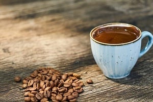 Καφές τη νύχτα: Τι πρόβλημα δημιουργεί σε όσους πίνουν