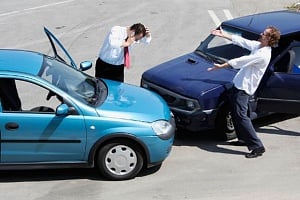 Τέλος στις ουρές λόγω μικροατυχημάτων – Νομική κάλυψη για μετακίνηση οχημάτων