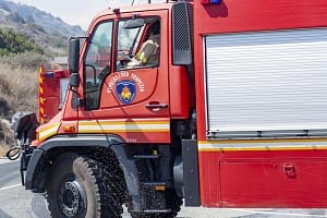 Πυρκαγιά έκαψε 8 δεκάρια γης στη Γεράσα