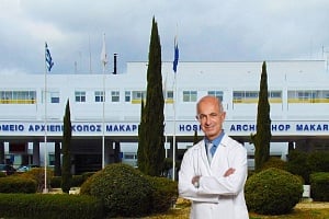 Δρ. Αβραάμ Ηλία: Αφυπηρετεί μετά από 30 χρόνια υπηρεσίας στο Μακάρειο (ΒΙΝΤΕΟ)
