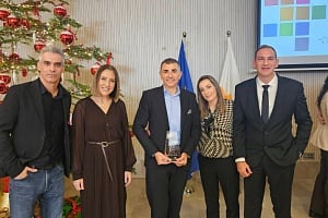 &Tau;&omicron; Financial Wellbeing Institute &tau;&iota;&mu;ή&theta;&eta;&kappa;&epsilon; &mu;&epsilon; &Beta;&rho;&alpha;&beta;&epsilon;ί&omicron; &Beta;&iota;ώ&sigma;&iota;&mu;&eta;&sigmaf; &Alpha;&nu;ά&pi;&tau;&upsilon;&xi;&eta;&sigmaf; 2025