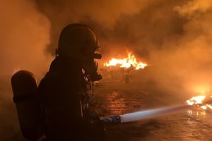 Στάχτη αυτοκίνητα σε Τσέρι και Κοκκινοτριμιθιά