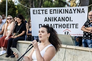 Συγκλόνισε η 22χρονη Σοφία που διοργάνωσε τη διαμαρτυρία στη Λεμεσό Λαοθάλασσα στο παλιό λιμάνι (ΒΙΝΤΕΟ / ΕΙΚΟΝΕΣ)