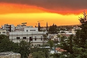 Χωρίς ρεύμα 19 χωριά στη Λεμεσό λόγω της πυρκαγιάς-Κάηκαν 20 πάσσαλοι και τρεις μετασχηματιστές