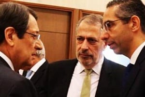Καλεί ξανά σε παραίτηση Σαββίδη-Αγγελίδη το ΑΚΕΛ μετά τη διάσκεψη Αναστασιάδη-«Ξόδεψε μία ώρα για να πείσει ότι όλοι λένε ψέματα ε