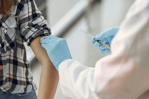 Υποχρεωτικός εμβολιασμός: Συναγερμός μετά την κατάργησή τους στις ΗΠΑ