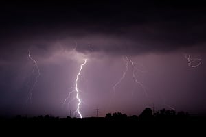 Έφερε βροχές «χρυσάφι» σε διάφορες περιοχές το βαρομετρικό ADEL (VID)