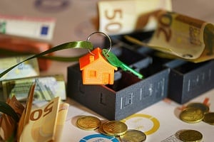 Επιταγές, κατάθεσεις ή online μεταφορές: Πώς πρέπει να πληρώνεις το ενοίκιο από 1η Ιουλίου