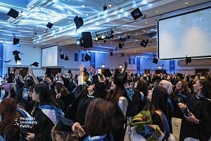 Το Πανεπιστήμιο Νεάπολις Πάφος τίμησε τους αποφοίτους του στην 17η Ετήσια Τελετή Αποφοίτησης