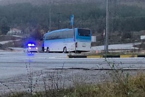 Εξετράπη λεωφορείο με 40 εργαζομένους της ΔΕΗ στην Πτολεμαΐδα, νεκρός ο οδηγός μετά από ανακοπή