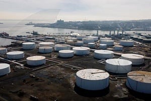 Αναμένουν άνοδο στις τιμές πετρελαίου οι επενδυτές, στροφή προς ασφαλή καταφύγια