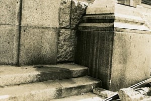 Σκιές της Χιροσίμα: Εξαϋλώθηκαν εν ριπή οφαλμού, άφησαν αιώνια ορατά τα ίχνη τους