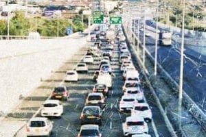 Ολιστική πρόταση νόμου για το κυκλοφοριακό-Απαγορεύσεις χρήσης σχολικών ζωνών, υποχρεωτική τηλεργασία και αλλαγές ωρών στο δημόσιο