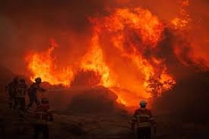Καταστροφική πυρκαγιά στη νότια Γαλλία: Ένας νεκρός, εννέα τραυματίες