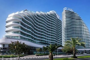 &Alpha;&pi;ό &tau;&eta;&nu; &Epsilon;&pi;&iota;&tau;&upsilon;&chi;ί&alpha; &tau;&omicron;&upsilon; Limassol Del Mar &sigma;&tau;&eta; &Theta;&rho;&upsilon;&lambda;&iota;&kappa;ή &Sigma;&upsilon;&nu;&epsilon;&rho;&gamma;&alpha;&sigma;ί&alpha;: Cavalli Tower &sigma;&tau;&omicron; Limassol Blu Marine