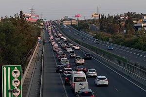 Τρείς ασθενείς κινδύνευσαν μέσα στο κυκλοφοριακό χάος στον αυτοκινητόδρομο