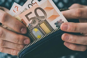 Μοιράζει 300 χιλιάδες ευρώ το κράτος Ποιοι οι δικαιούχοι