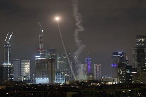 Ήχησαν σειρήνες μετά την εκτόξευση πυραύλων από το Ιράν, λέει το Ισραήλ