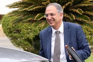 Κώστας Καδής: Οι σπουδές, η θητεία σε τρία Υπουργεία και η Ευρωπαϊκή Επιτροπή