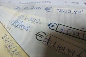 Τέλος από 1η Ιανουαρίου οι προσωπικές επιταγές για συναλλαγές με το δημόσιο