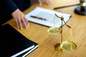 Απίστευτο κι όμως κυπριακό: Δικηγόρος ασκούσε το επάγγελμα ενώ εξέτιε ποινή φυλάκισης!