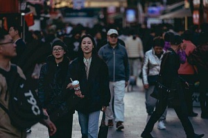 &Omicron;&iota; &xi;έ&nu;&epsilon;&sigmaf; &tau;&rho;ά&pi;&epsilon;&zeta;&epsilon;&sigmaf; &sigma;&tau;&omicron; &Pi;&epsilon;&kappa;ί&nu;&omicron; &upsilon;&pi;&omicron;&sigma;&tau;&eta;&rho;ί&zeta;&omicron;&upsilon;&nu; &kappa;&iota;&nu;&epsilon;&zeta;&iota;&kappa;έ&sigmaf; &epsilon;&pi;&iota;&chi;&epsilon;&iota;&rho;ή&sigma;&epsilon;&iota;&sigmaf; &sigma;&tau;&omicron; &epsilon;&xi;&omega;&tau;&epsilon;&rho;&iota;&kappa;ό