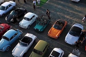 Drive in Cinema: Κλασικά αυτοκίνητα, θερινό σινεμά και καλοκαιρινή διάθεση στην πρωτεύουσα