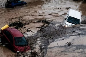 Εικόνες καταστροφής στην Ισπανία - Εντοπίστηκαν πτώματα μετά τις πλημμύρες