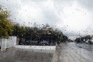 Πού και πότε θα πέσουν βροχές και καταιγίδες, ο καιρός μέχρι την Κυριακή