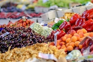 Αμετάβλητες οι τιμές φρούτων και λαχανικών παρά τις υποσχέσεις-Το κόστος πληρώνουν οι καταναλωτές
