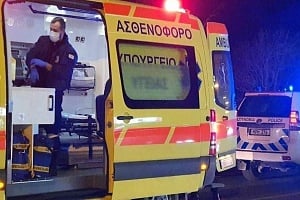 Με σοβαρό τραυματισμό στο κεφάλι νοσηλεύεται 19χρονος μετά από τροχαίο Επέβαιναν σε μοτοσικλέτα με 17χρονο