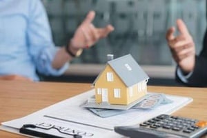 Κατήγγειλαν πως μεταβιβάστηκε ακίνητό τους σε τρίτο πρόσωπο χωρίς την συγκατάθεσή τους-Χειροπέδες σε τρία πρόσωπα