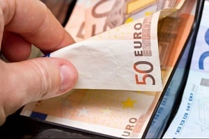 Κύπρος: Στα €2.509 οι μέσες ακαθάριστες απολαβές