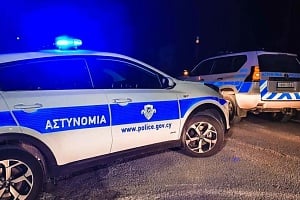 Σύλληψη δύο προσώπων για παράνομη κατοχή περιουσίας, ναρκωτικών και επιθετικού οργάνου