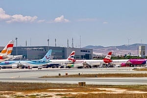 Πώς οι αεροπορικές εταιρείες επιλέγουν δρομολόγια-Η στρατηγική και το επιχειρησιακό μοντέλο