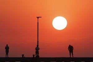 Απαγόρευση υπαίθριων εργασιών και ντελίβερι λόγω καύσωνα-Αυξημένοι έλεγχοι από Τμ. Επιθεώρησης Εργασίας και Αστυνομία