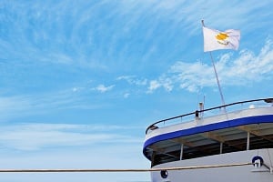 «Εφιαλτικό σενάριο»: Απειλείται η ναυτιλία από ενδεχόμενο να κλείσουν τα στενά του Ορμούζ