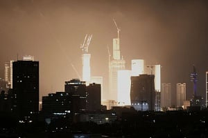 Κλιμάκωση χωρίς τέλος: Σφοδρά αντίποινα του Ιράν – Νέες ισραηλινές επιδρομές στην Τεχεράνη – Παρέμβαση του ΟΗΕ