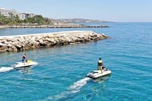 Στήθηκε επιχείρηση για αγνοούμενο χειριστή jet ski στη Λάρνακα-Διασώθηκε από το ΚΣΕΔ